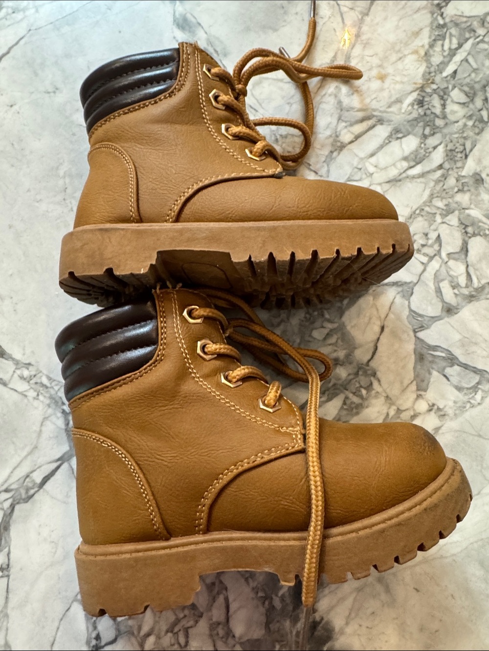 Toddler lace up boots size 9 toddler by Ruggedbear